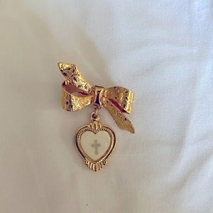 Vintage gold plated pin